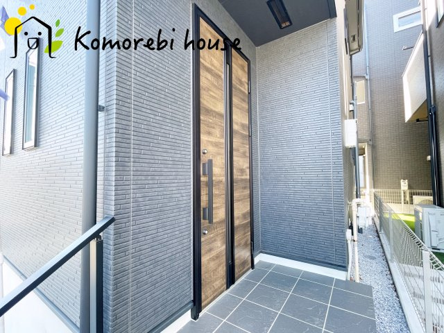 さいたま市見沼区東大宮1丁目　中古一戸建て 02の玄関|ゆったりとした玄関です