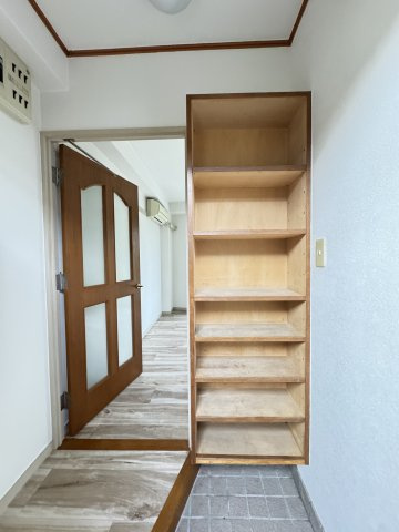 ヒルズ六甲の玄関