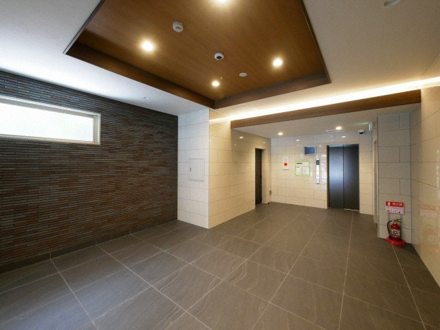 Warm天下茶屋のロビー