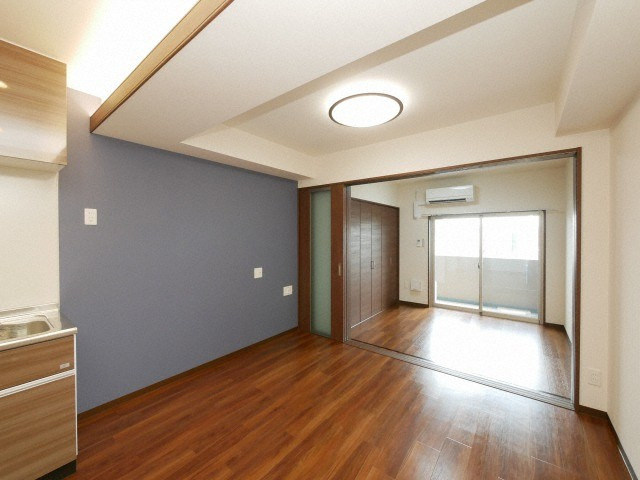 Warm天下茶屋の居間・リビング