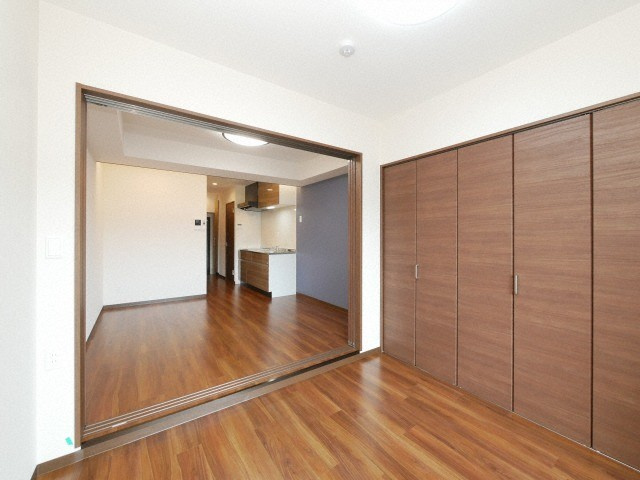 Warm天下茶屋の洋室