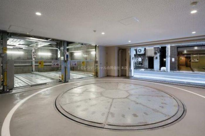 ミレアコート銀座プレミアの駐車場