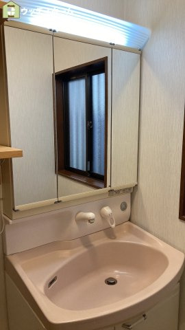 春日部市備後東7丁目　中古一戸建ての独立洗面台