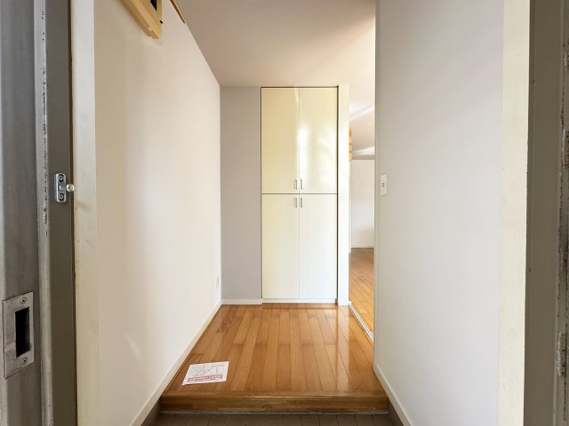 ア・ラコント　北棟の玄関