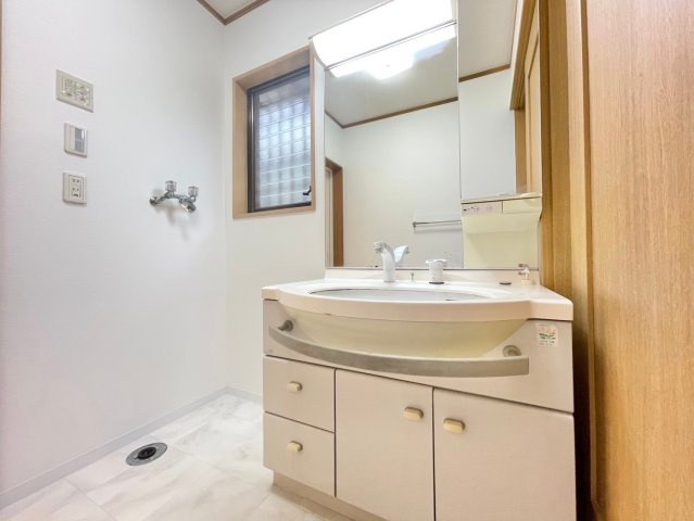 京都市西京区御陵峰ケ堂町2丁目　中古戸建の洗面所