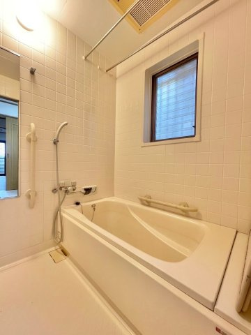 京都市西京区御陵峰ケ堂町2丁目　中古戸建の浴室