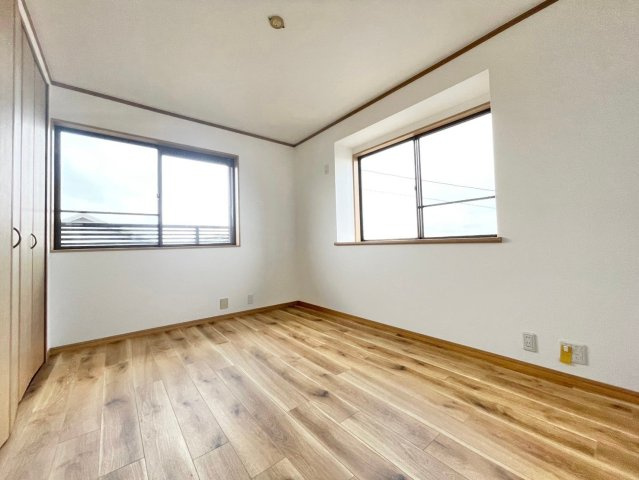 京都市西京区御陵峰ケ堂町2丁目　中古戸建の洋室