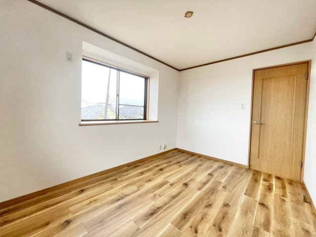 京都市西京区御陵峰ケ堂町2丁目　中古戸建の洋室