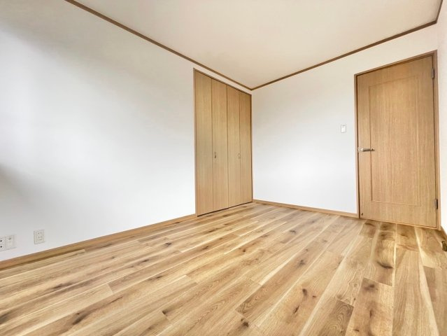 京都市西京区御陵峰ケ堂町2丁目　中古戸建の洋室