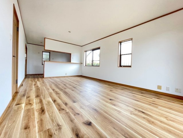 京都市西京区御陵峰ケ堂町2丁目　中古戸建の居間・リビング