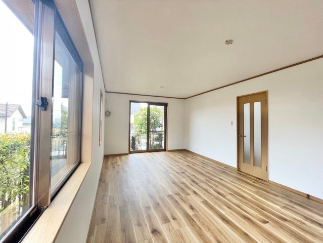 京都市西京区御陵峰ケ堂町2丁目　中古戸建の居間・リビング