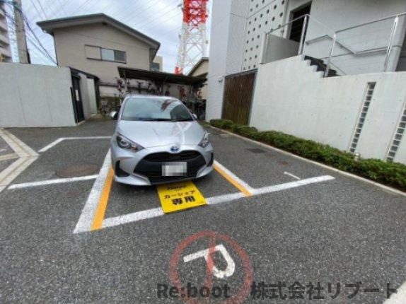 アンビック・スプリアの駐車場