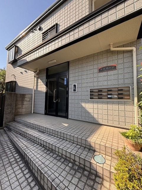 メゾン南浦和Ａステージのエントランス