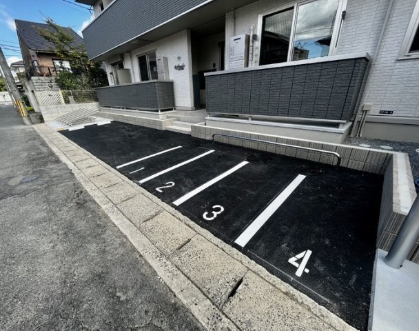【駐車場】レフィナード