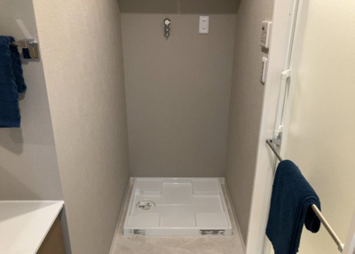 【ランドリースペース】 | プラザシティ相模大野４号棟 | ランドリースペースも気になります。洗濯機置場があり「洗う、干す、取り込む、アイロンがけ、たたむ」など、洗濯に関する家事をするための空間です。広さや収納など付帯設備も含めて、詳細は現地でご確認ください。