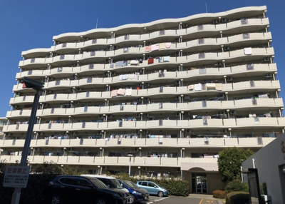 【構造・工法・仕様】 | プラザシティ相模大野４号棟 | ＲＣ造、Reinforced Concreteは直訳すると補強されたコンクリートです。主に柱や梁・床・壁が鉄筋とコンクリートで構成おり、鉄筋を組んだ型枠にコンクリートを流し込んで固めたものを指します。