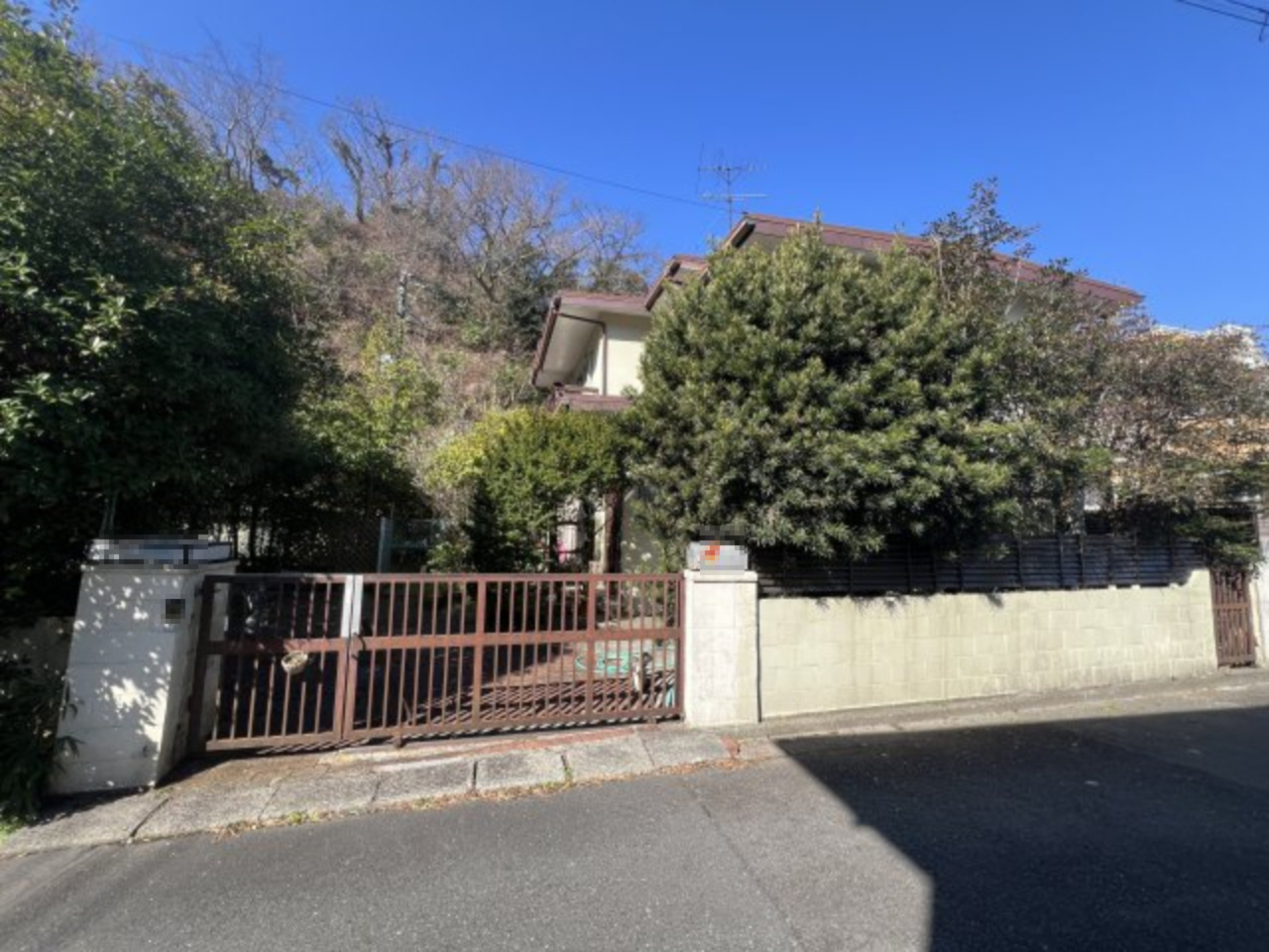 古都鎌倉の風情を感じる旧分譲地内の角地の戸建住宅の外観