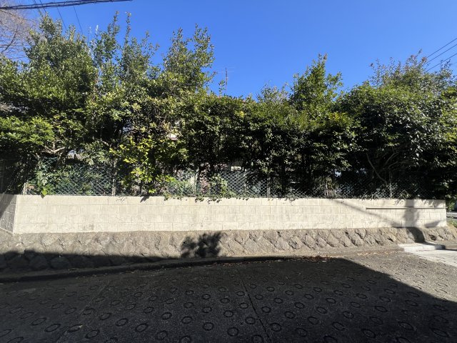 古都鎌倉の風情を感じる旧分譲地内の角地の戸建住宅の外観