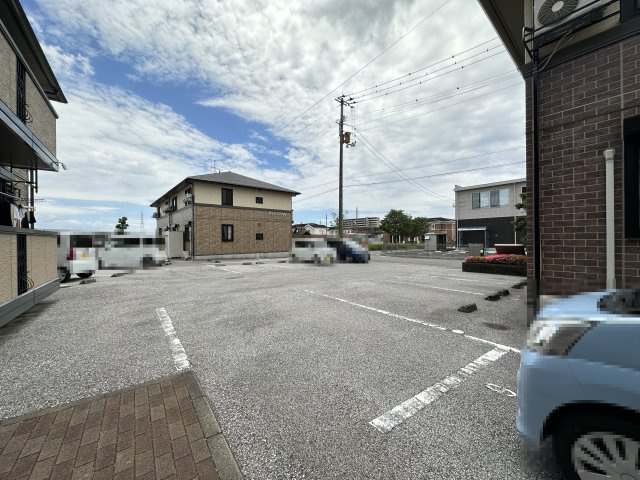 グランフェリオ A棟の駐車場