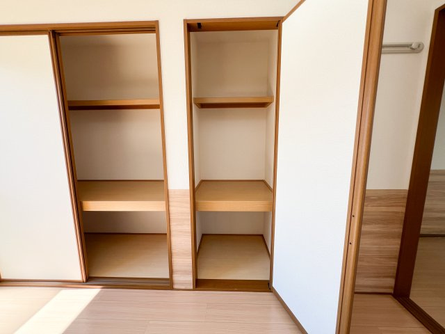 ドルフ東久万の収納