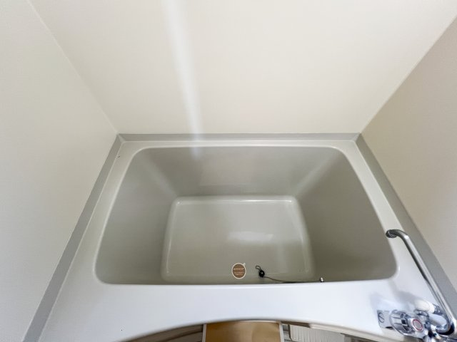 ドルフ東久万の浴室