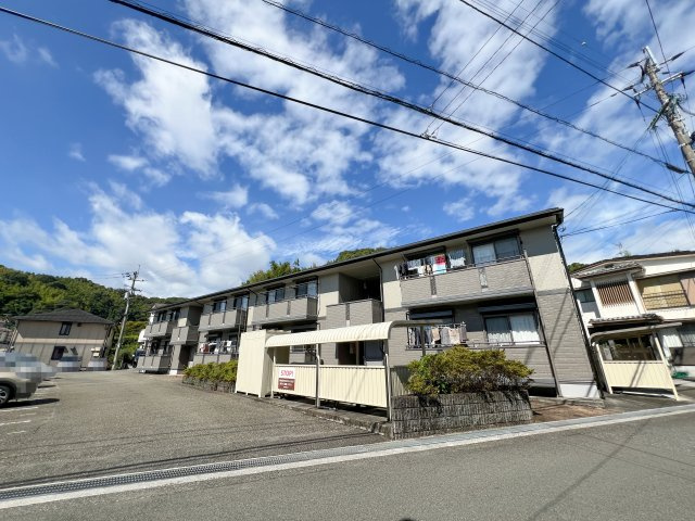 ドルフ東久万の駐車場