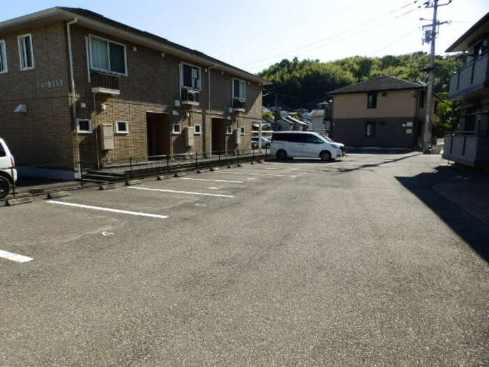 ドルフ東久万の駐車場|駐車場