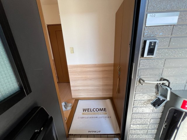 ドルフ東久万の玄関