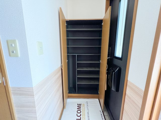 ドルフ東久万の玄関