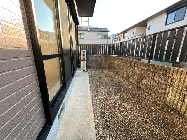 ハイツセリュー Ⅰ棟の庭