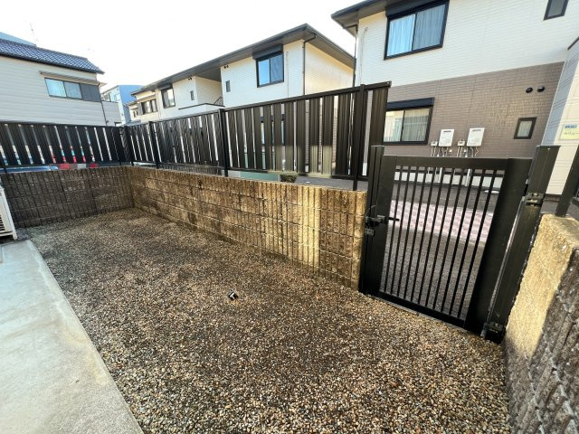 ハイツセリュー Ⅰ棟の庭