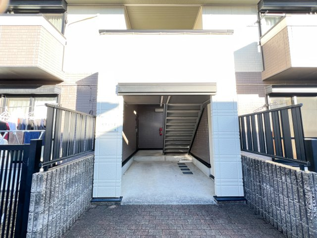 ハイツセリュー Ⅰ棟のエントランス