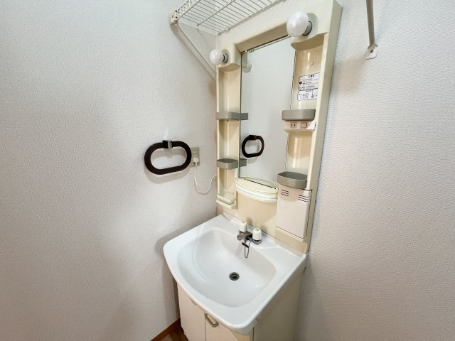 ハイツセリュー Ⅰ棟の独立洗面台