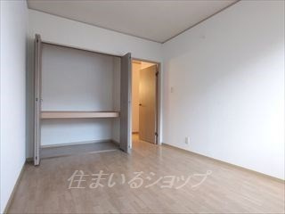 広島市安佐北区亀山１丁目のアパートの寝室