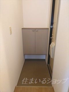 広島市安佐北区亀山１丁目のアパートの玄関|シューズボックス