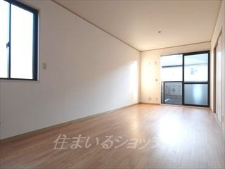 広島市安佐北区亀山１丁目のアパートの居間・リビング|明るい角部屋です！
