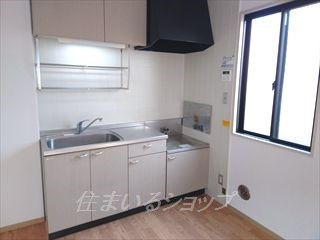 広島市安佐北区亀山１丁目のアパートのキッチン|窓あり