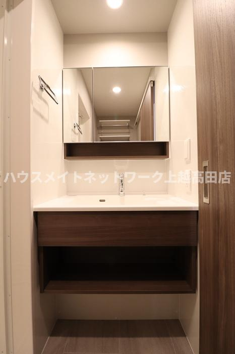 キャトル・セゾンの独立洗面台|シャワー洗面