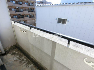 【バルコニー】 | アバントヒルズ | 晴れた日には洗濯物もたくさん干せます。