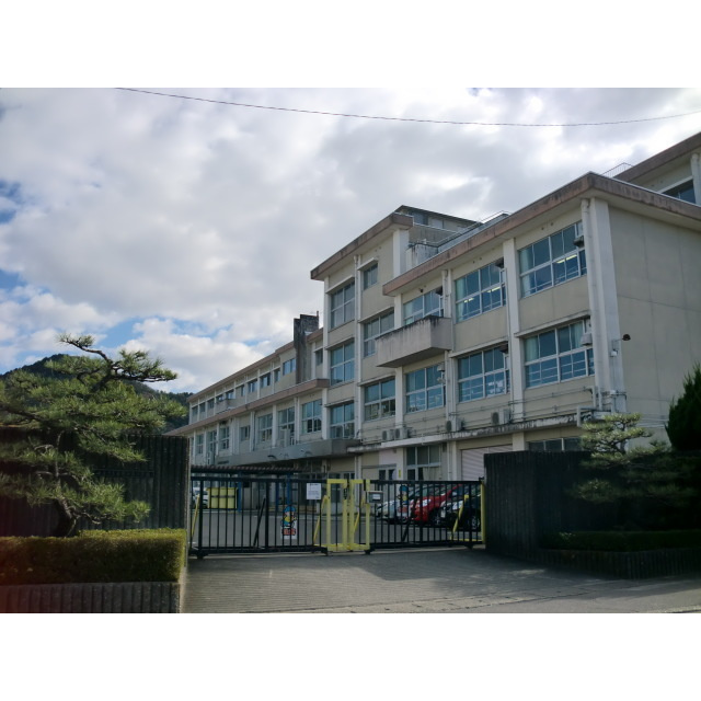 岐阜市粟野西３丁目のアパートの周辺