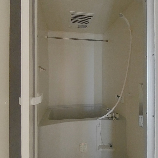 岐阜市粟野西３丁目のアパートの浴室