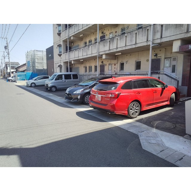 城前レジデンスの駐車場