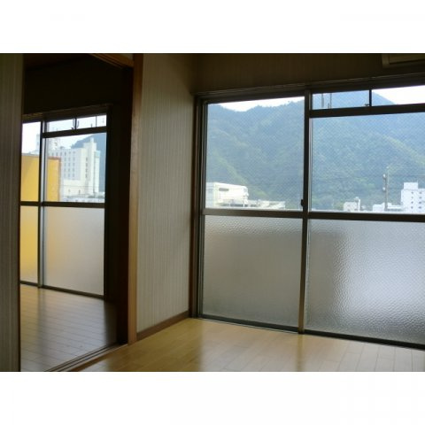 城前レジデンスの居間・リビング