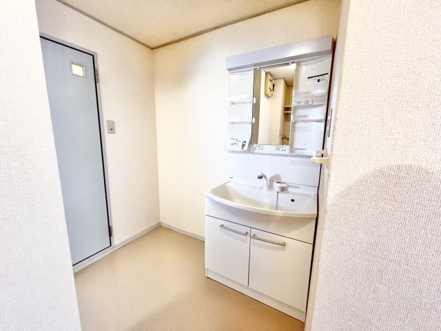 グランドサン六番館の洗面所|※同タイプ参考写真