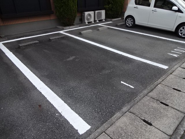 ラヴェール英賀保 A棟の駐車場