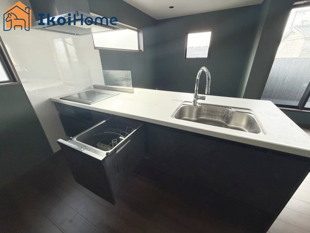 明石市二見町福里　中古戸建のキッチン|●年中無休：当日予約可●食洗器付きのキッチンになります。食器洗いの作業が楽になり非常に便利です。