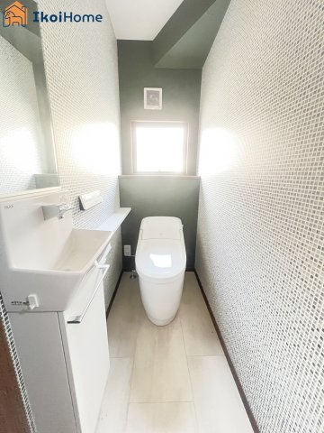 明石市二見町福里　中古戸建のトイレ|●年中無休：当日予約可●トイレが2か所あるので夜中も楽ちん。朝方のトイレ渋滞もなくなります。