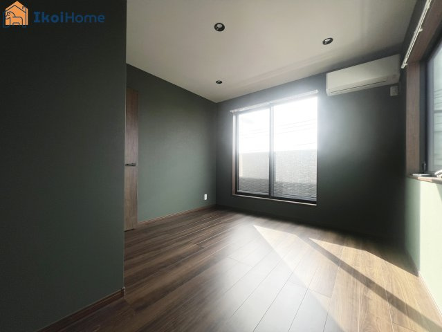 明石市二見町福里　中古戸建の子供部屋|1F洋室は６.5帖洋室。3F6.2帖、6.7帖洋室がございます。全室２面採光で明るいです。収納も充実しています。