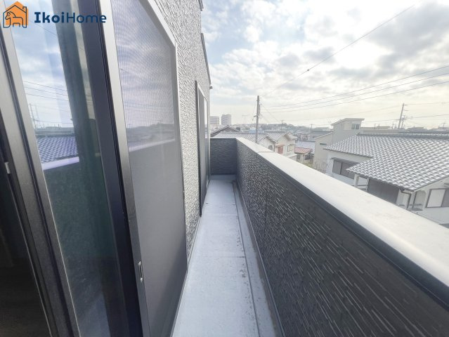 明石市二見町福里　中古戸建のバルコニー|●年中無休：当日予約可●バルコニーが2か所あるので洗濯物をたくさん干すこともできます