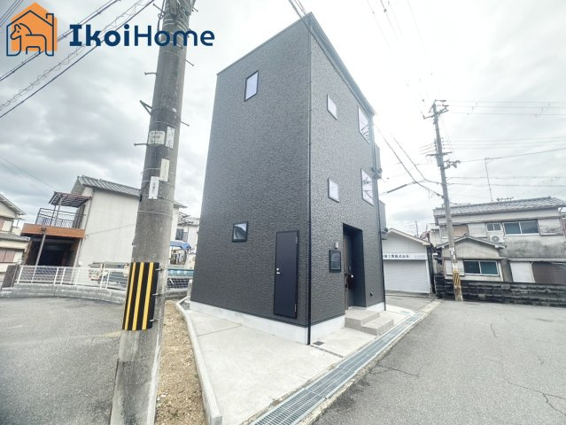 明石市二見町福里　中古戸建の駐車場|●年中無休：当日予約可●駅まで徒歩圏内ですが、お車も1台駐車可能です。